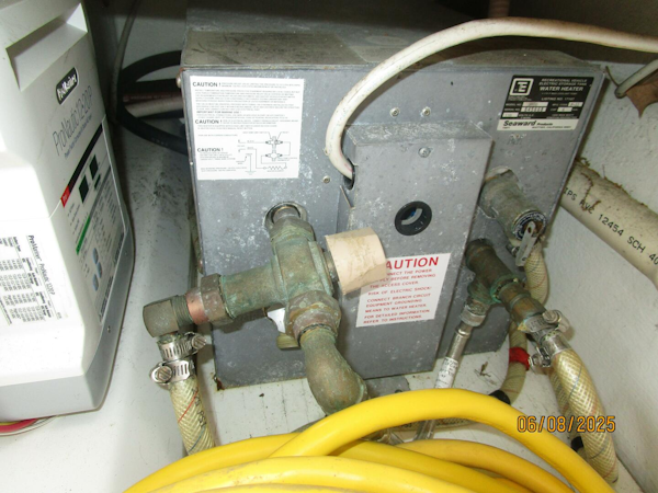 Cutwater-C28 2012-Perseverance Yorktown-Virginia-United States-28 Cutwater water heater-5408718
