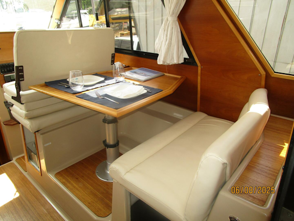Cutwater-C28 2012-Perseverance Yorktown-Virginia-United States-28 Cutwater salon settee3-5408695