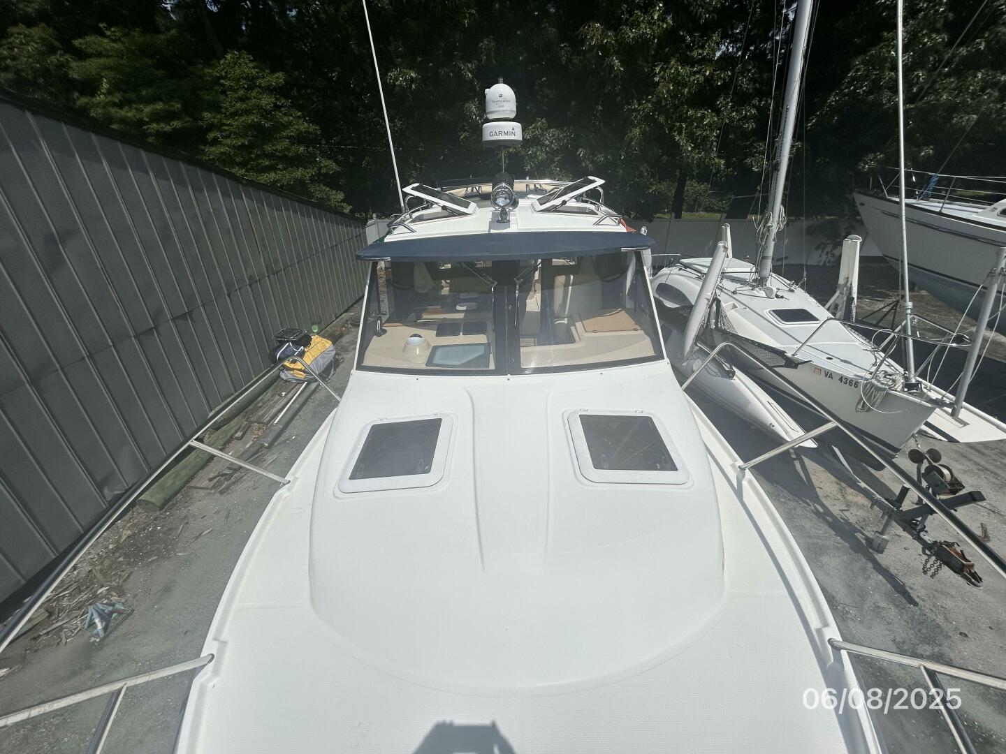Cutwater-C28 2012-Perseverance Yorktown-Virginia-United States-28 Cutwater foredeck aft-5407990 | Thumbnail