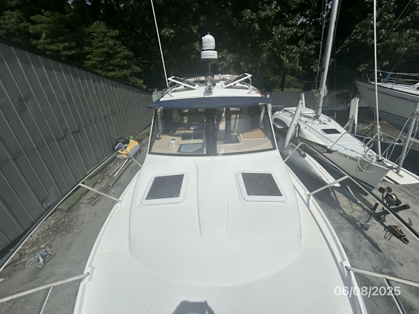 Cutwater-C28 2012-Perseverance Yorktown-Virginia-United States-28 Cutwater foredeck aft-5407990