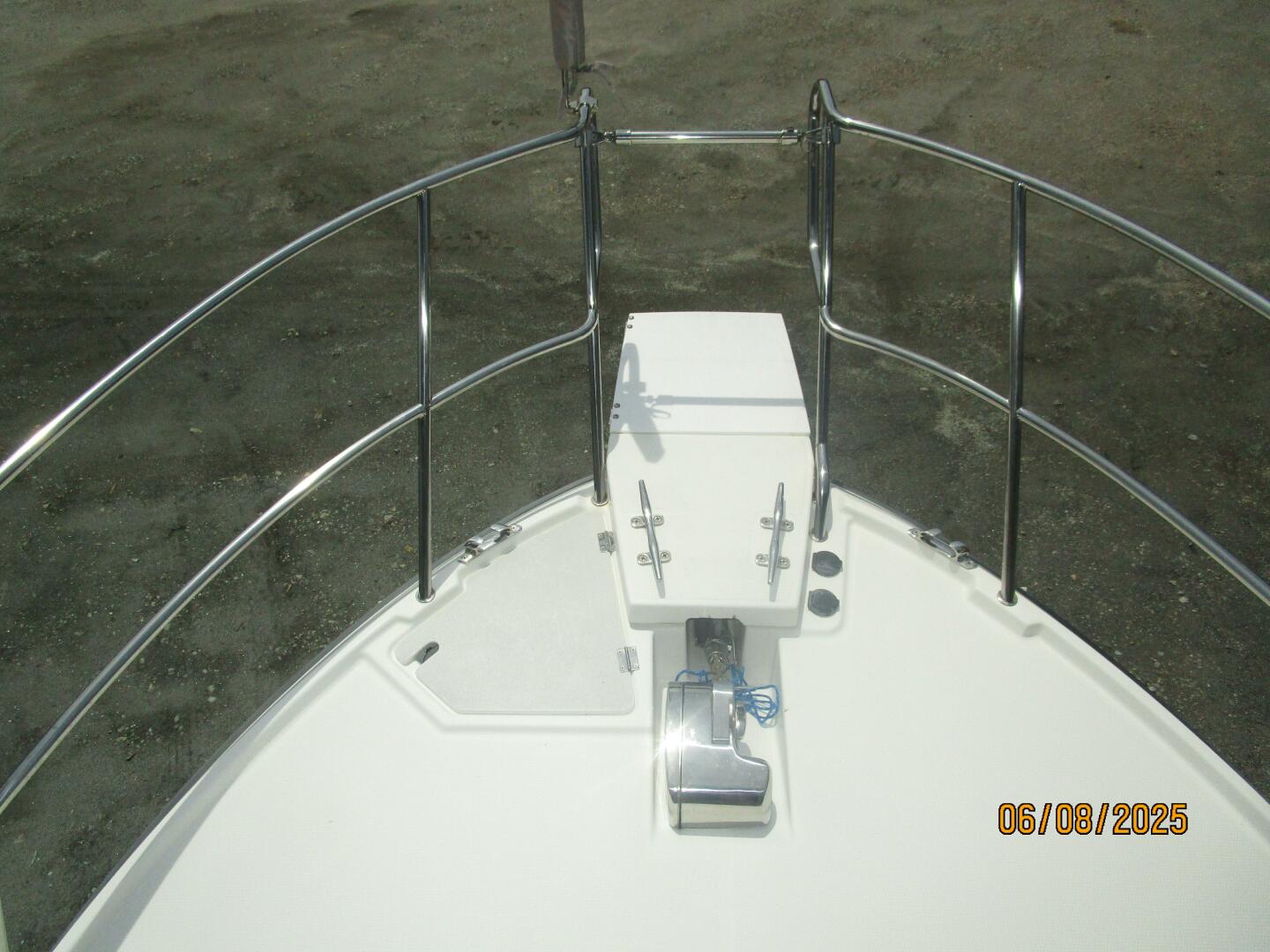 Cutwater-C28 2012-Perseverance Yorktown-Virginia-United States-28 Cutwater anchor windlass-5407975 | Thumbnail