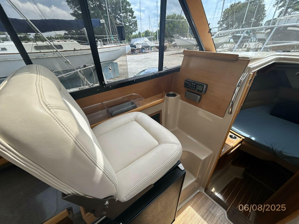 Cutwater-C28 2012-Perseverance Yorktown-Virginia-United States-28 Cutwater helm port mate seat-5408687