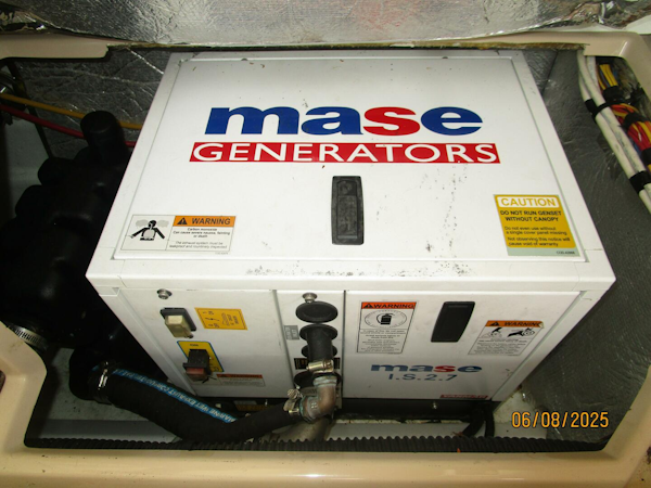 Cutwater-C28 2012-Perseverance Yorktown-Virginia-United States-28 Cutwater generator soundbox-5407997