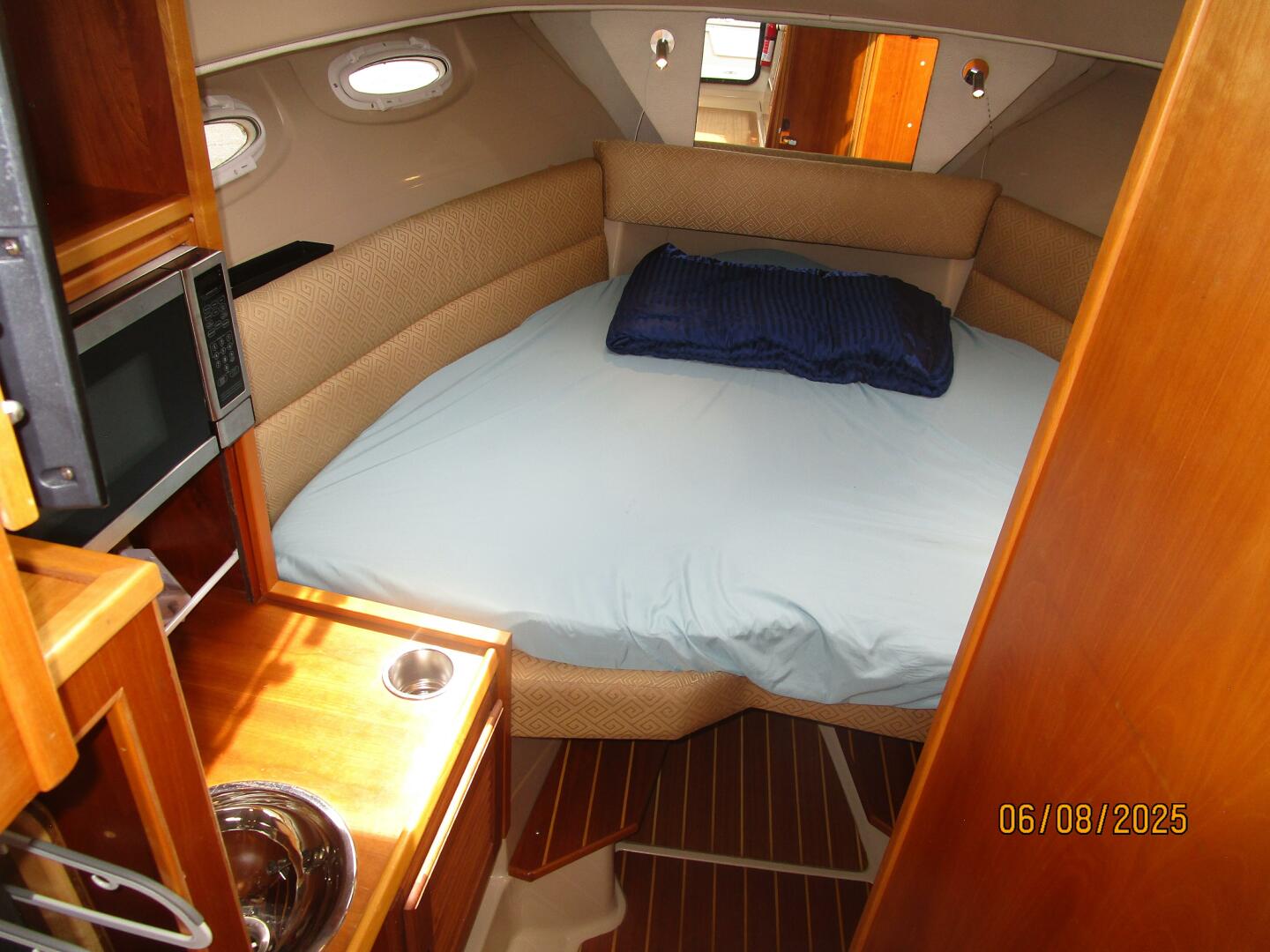 Cutwater-C28 2012-Perseverance Yorktown-Virginia-United States-28 Cutwater master stateroom-5408699 | Thumbnail