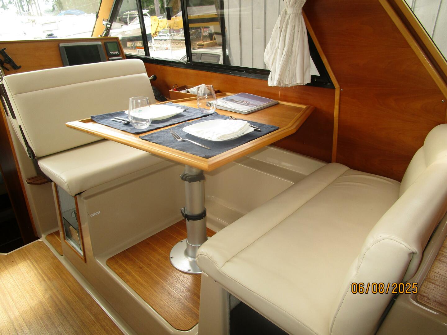 Cutwater-C28 2012-Perseverance Yorktown-Virginia-United States-28 Cutwater salon settee1-5408696 | Thumbnail