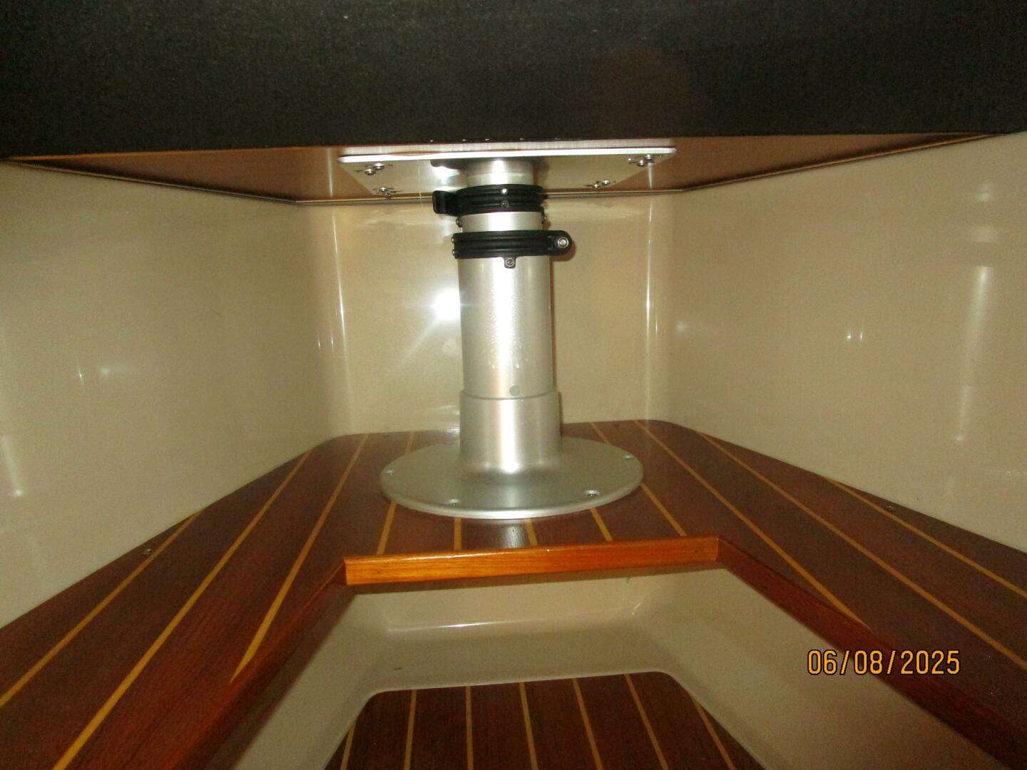 Cutwater-C28 2012-Perseverance Yorktown-Virginia-United States-28 Cutwater master stateroom table base-5408700 | Thumbnail