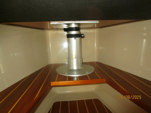 Cutwater-C28 2012-Perseverance Yorktown-Virginia-United States-28 Cutwater master stateroom table base-5408700