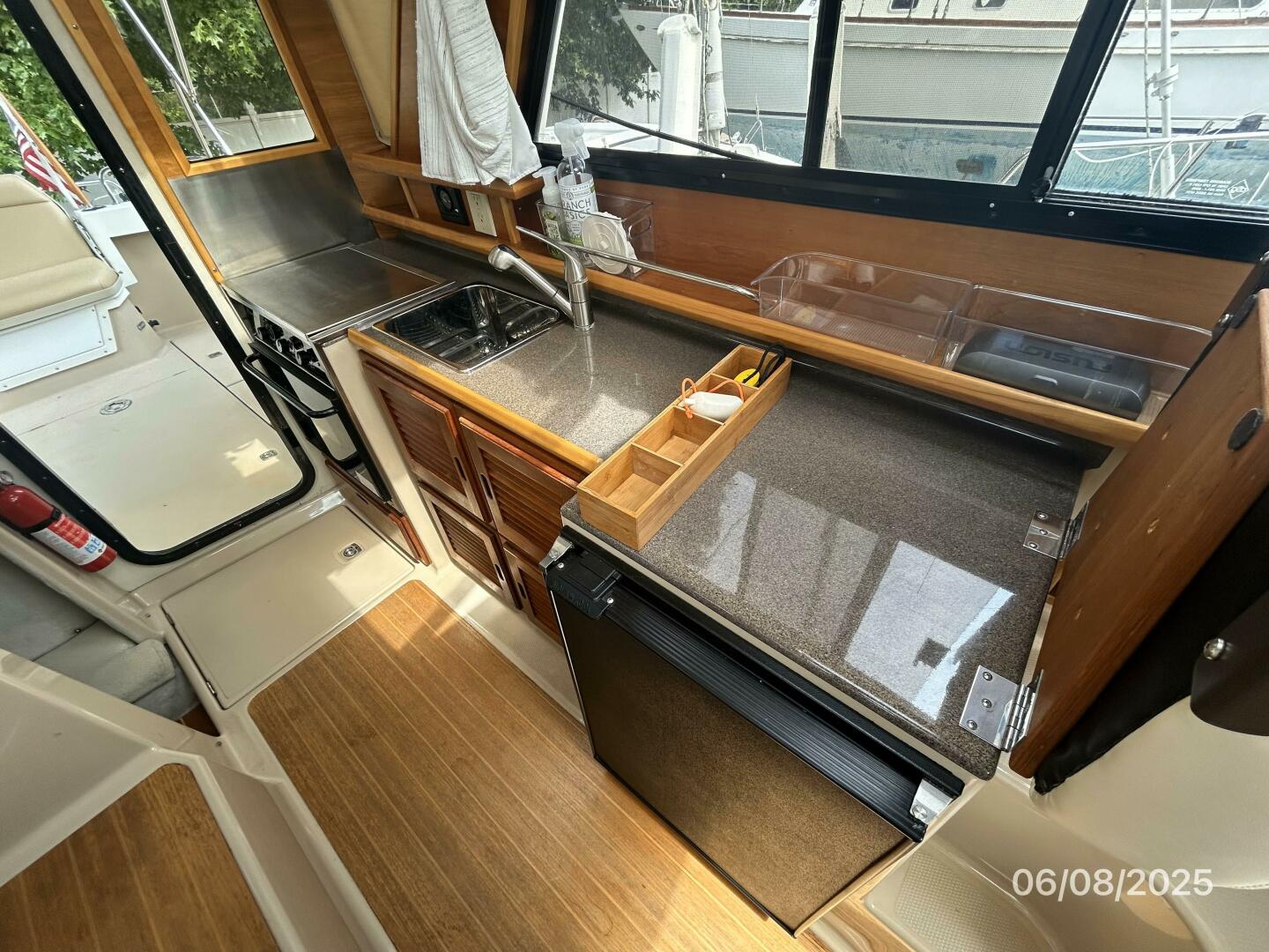 Cutwater-C28 2012-Perseverance Yorktown-Virginia-United States-28 Cutwater galley2-5407995 | Thumbnail