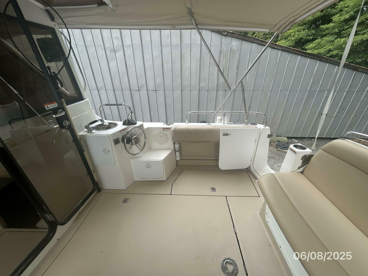 Cutwater-C28 2012-Perseverance Yorktown-Virginia-United States-28 Cutwater cockpit starboard-5407985 | Thumbnail