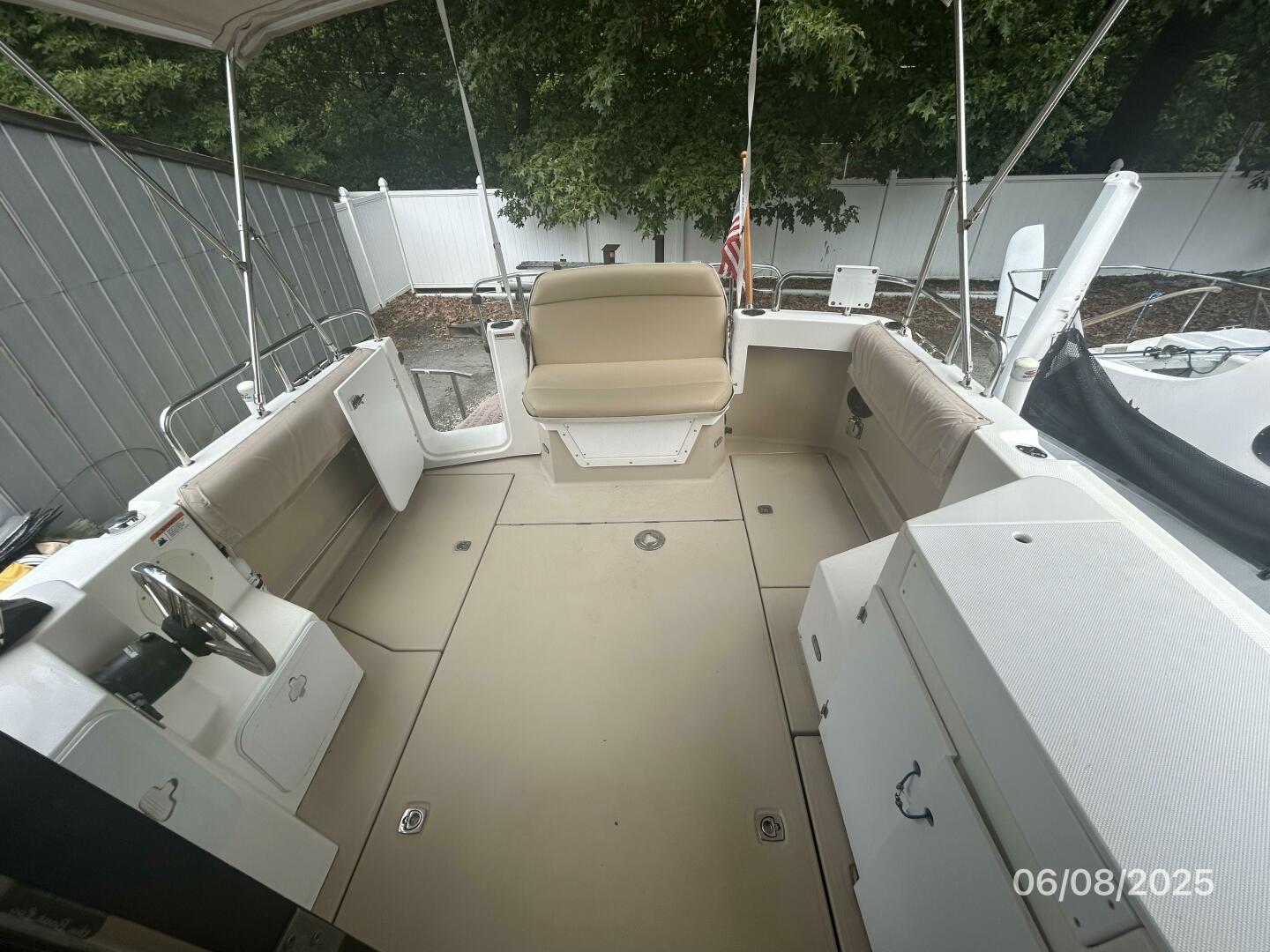 Cutwater-C28 2012-Perseverance Yorktown-Virginia-United States-28 Cutwater cockpit aft-5407979 | Thumbnail