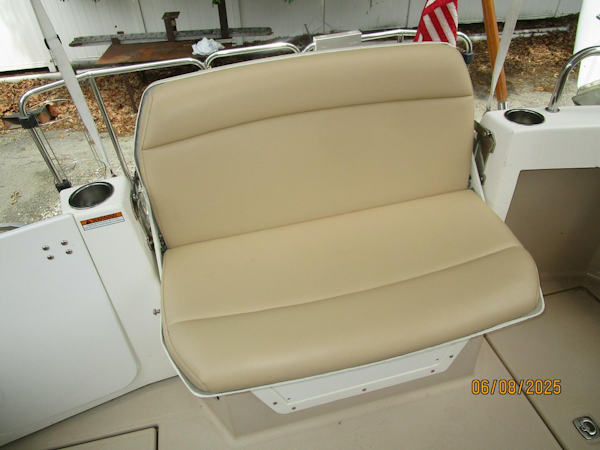 Cutwater-C28 2012-Perseverance Yorktown-Virginia-United States-28 Cutwater cockpit seating1-5407980