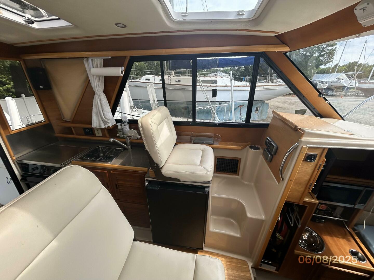 Cutwater-C28 2012-Perseverance Yorktown-Virginia-United States-28 Cutwater salon port-5408693 | Thumbnail