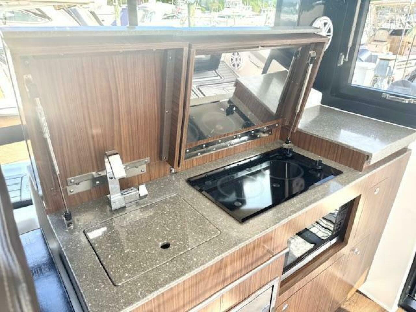Four Winns-Vista 355 Coupe OB 2020-Three Beaches Westbrook-Connecticut-United States-5408410 | Thumbnail