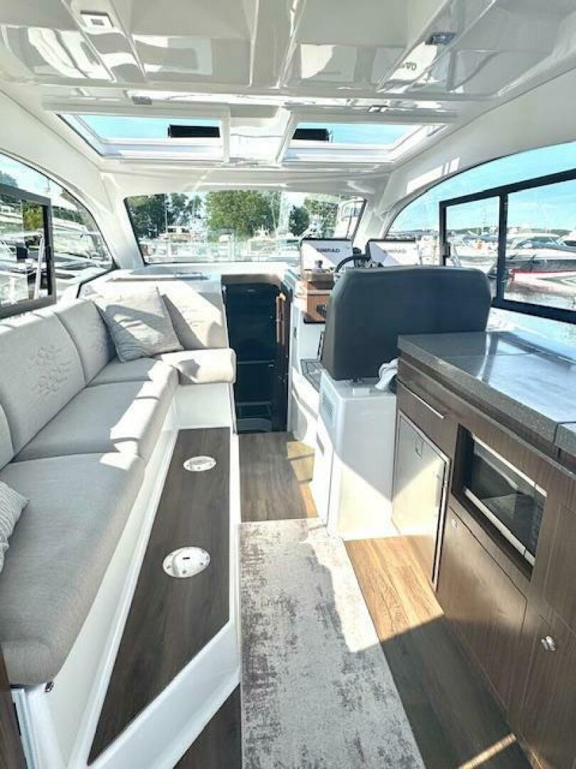 Four Winns-Vista 355 Coupe OB 2020-Three Beaches Westbrook-Connecticut-United States-5408405 | Thumbnail