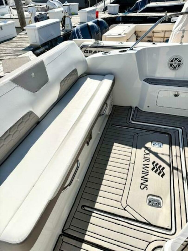 Four Winns-Vista 355 Coupe OB 2020-Three Beaches Westbrook-Connecticut-United States-5408411