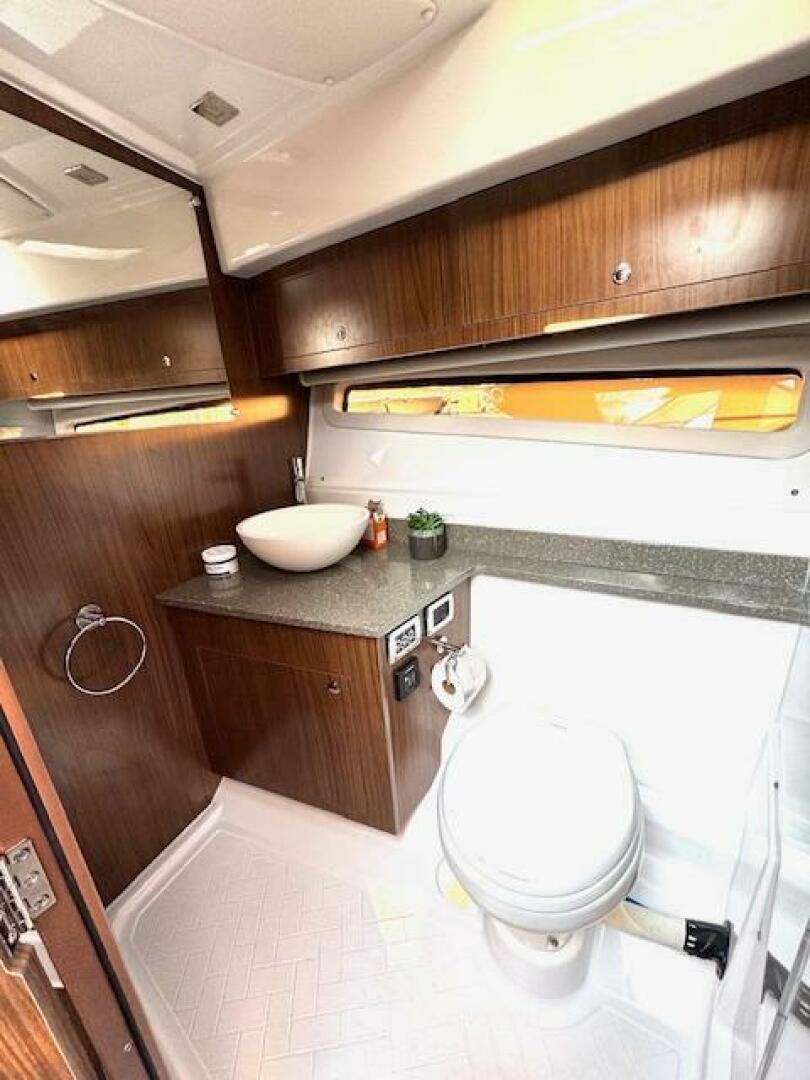 Four Winns-Vista 355 Coupe OB 2020-Three Beaches Westbrook-Connecticut-United States-5408427 | Thumbnail