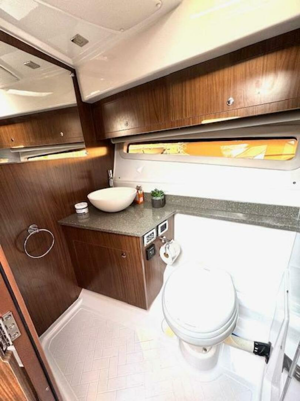 Four Winns-Vista 355 Coupe OB 2020-Three Beaches Westbrook-Connecticut-United States-5408427