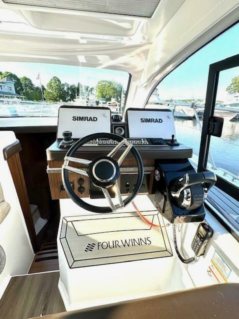 Four Winns-Vista 355 Coupe OB 2020-Three Beaches Westbrook-Connecticut-United States-5408423 | Thumbnail