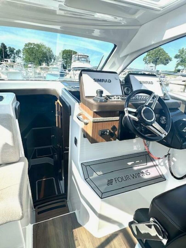 Four Winns-Vista 355 Coupe OB 2020-Three Beaches Westbrook-Connecticut-United States-5408403
