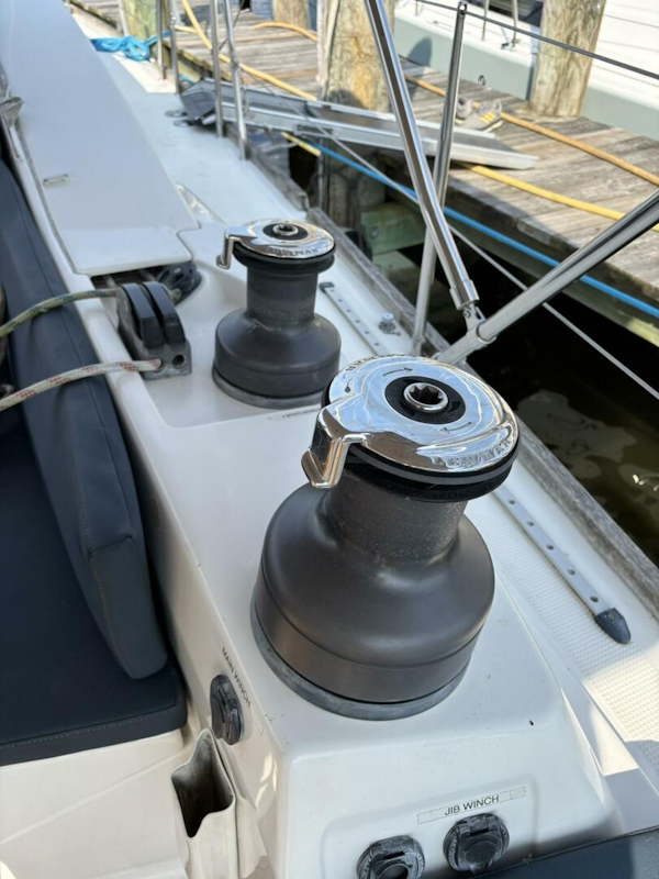 Bavaria-Vision 46 2012 -Annapolis-Maryland-United States-Electric Wenches within reach-5410570