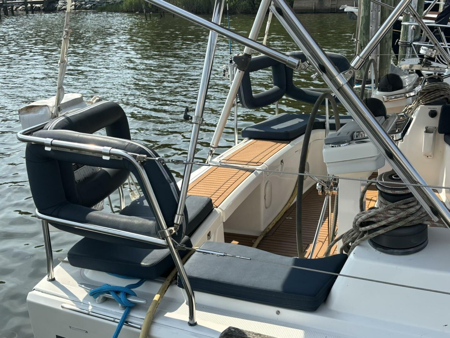 Bavaria-Vision 46 2012 -Annapolis-Maryland-United States-Two Steering pedestabls-5410549 | Thumbnail