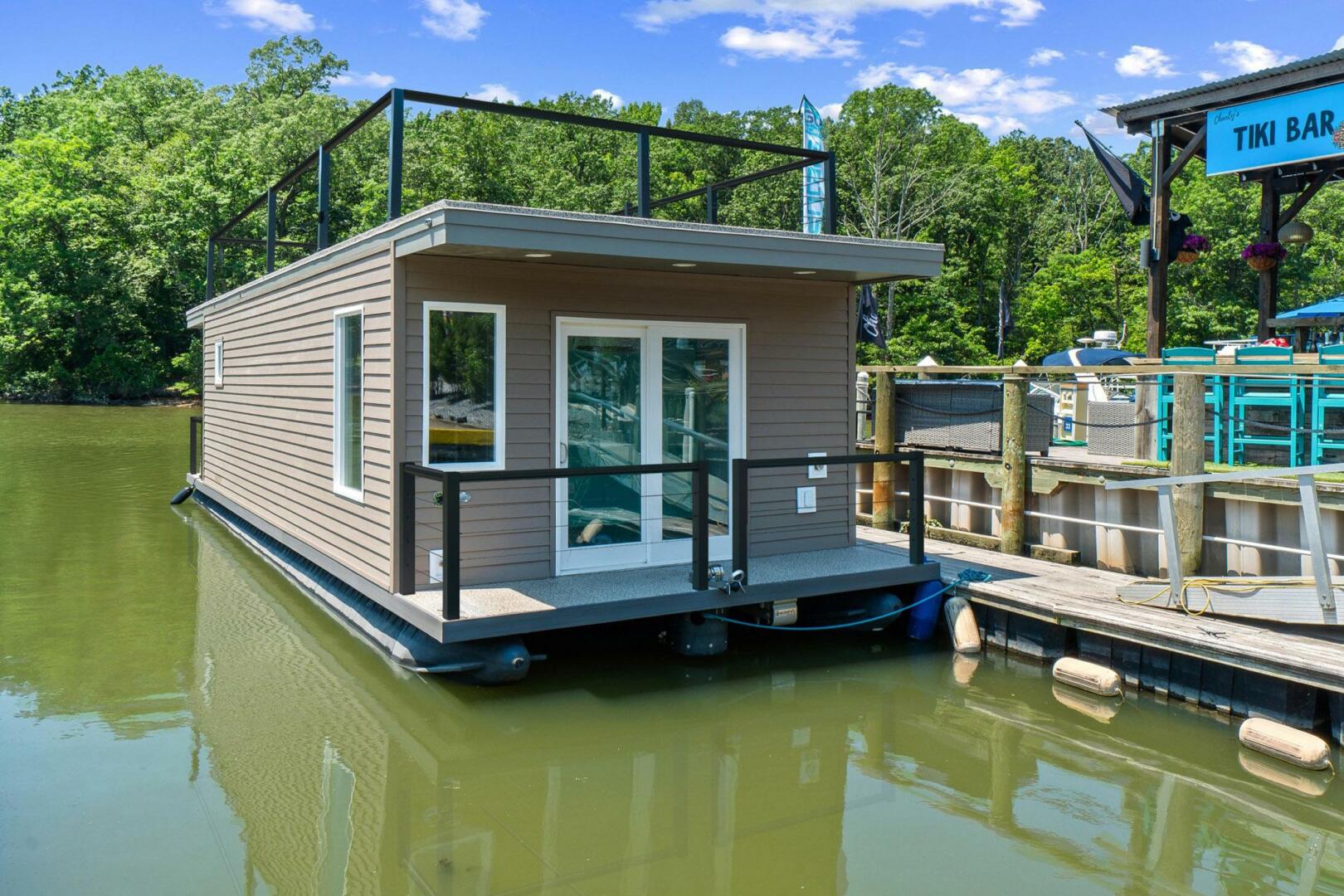 Custom-Hanks 40 Houseboat 2025 -Essex-Maryland-United States-5433245 | Thumbnail