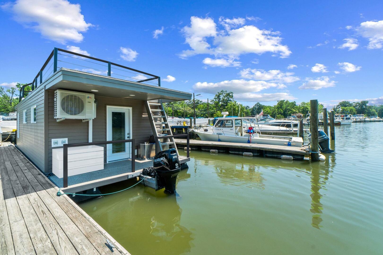 Custom-Hanks 40 Houseboat 2025 -Essex-Maryland-United States-5433264 | Thumbnail