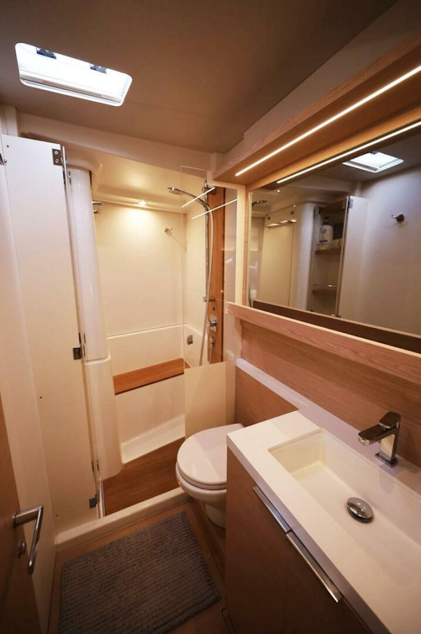 Beneteau-Oceanis 60 2023-CADUCEUS Charleston-South Carolina-United States-Forward Head And Shower From Entry-5457685