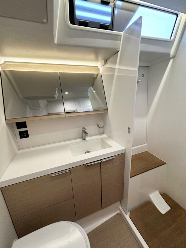 Beneteau-Oceanis 60 2023-CADUCEUS Charleston-South Carolina-United States-Port Head And Shower Copy-5457691