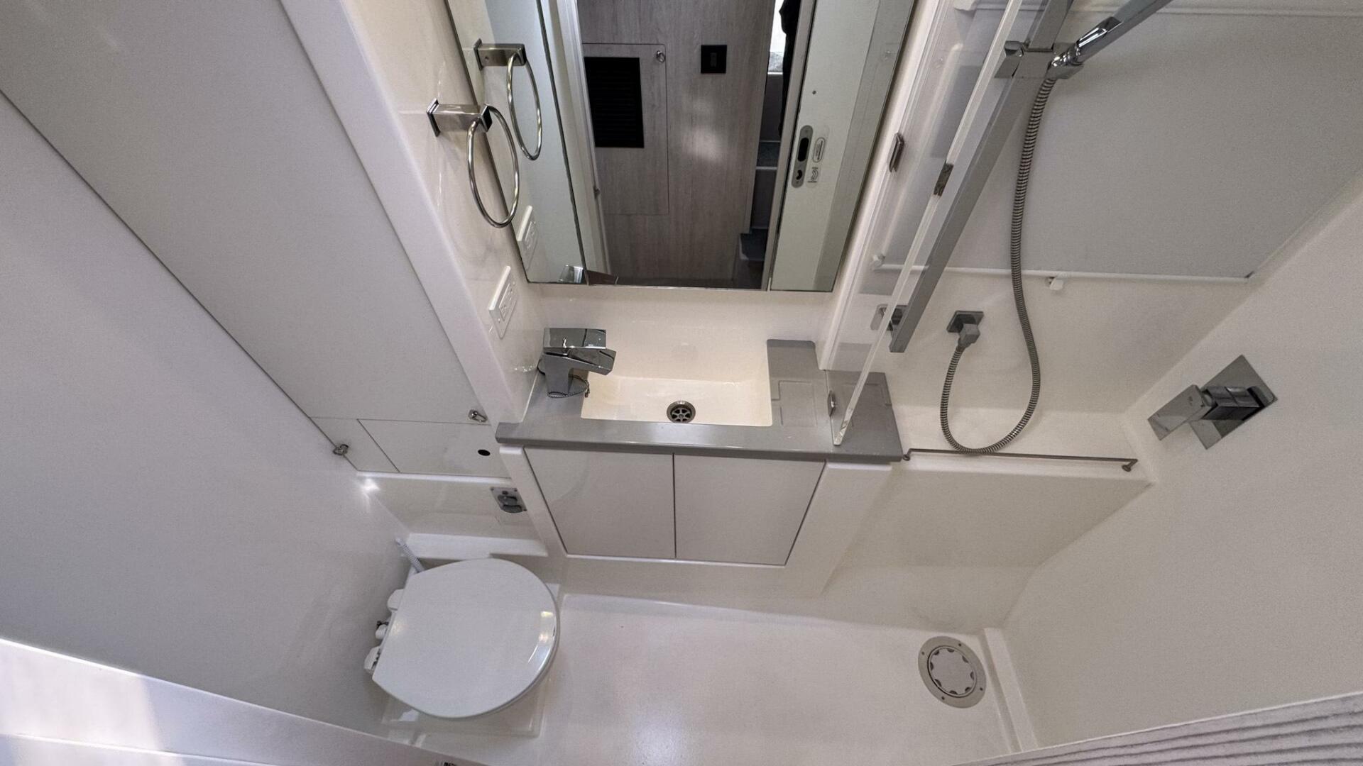 Leopard-43 Powercat 2018-Frida Cat St. Augustine-Florida-United States-2018 Leopard Power Cat Port Side Head-5476087 | Thumbnail