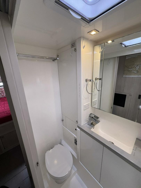 Leopard-43 Powercat 2018-Frida Cat St. Augustine-Florida-United States-2018 Leopard Power Cat Port Side Head-5476089