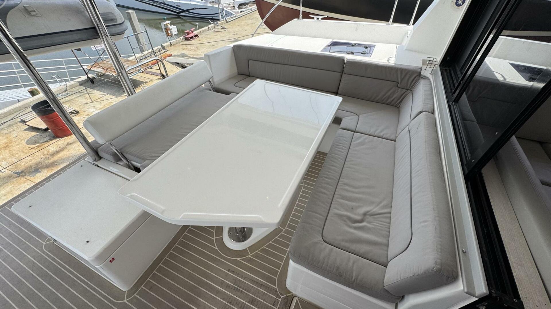 Leopard-43 Powercat 2018-Frida Cat St. Augustine-Florida-United States-2018 Leopard Power Cat Stern U-shaped Settee-5476073 | Thumbnail