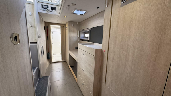 Leopard-43 Powercat 2018-Frida Cat St. Augustine-Florida-United States-2018 Leopard Power Cat Starboard Side Companionway-5476101