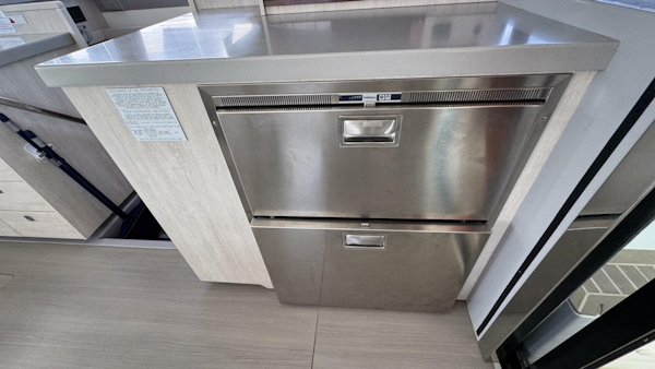 Leopard-43 Powercat 2018-Frida Cat St. Augustine-Florida-United States-2018 Leopard Power Cat Refrigerated Drawers-5476078