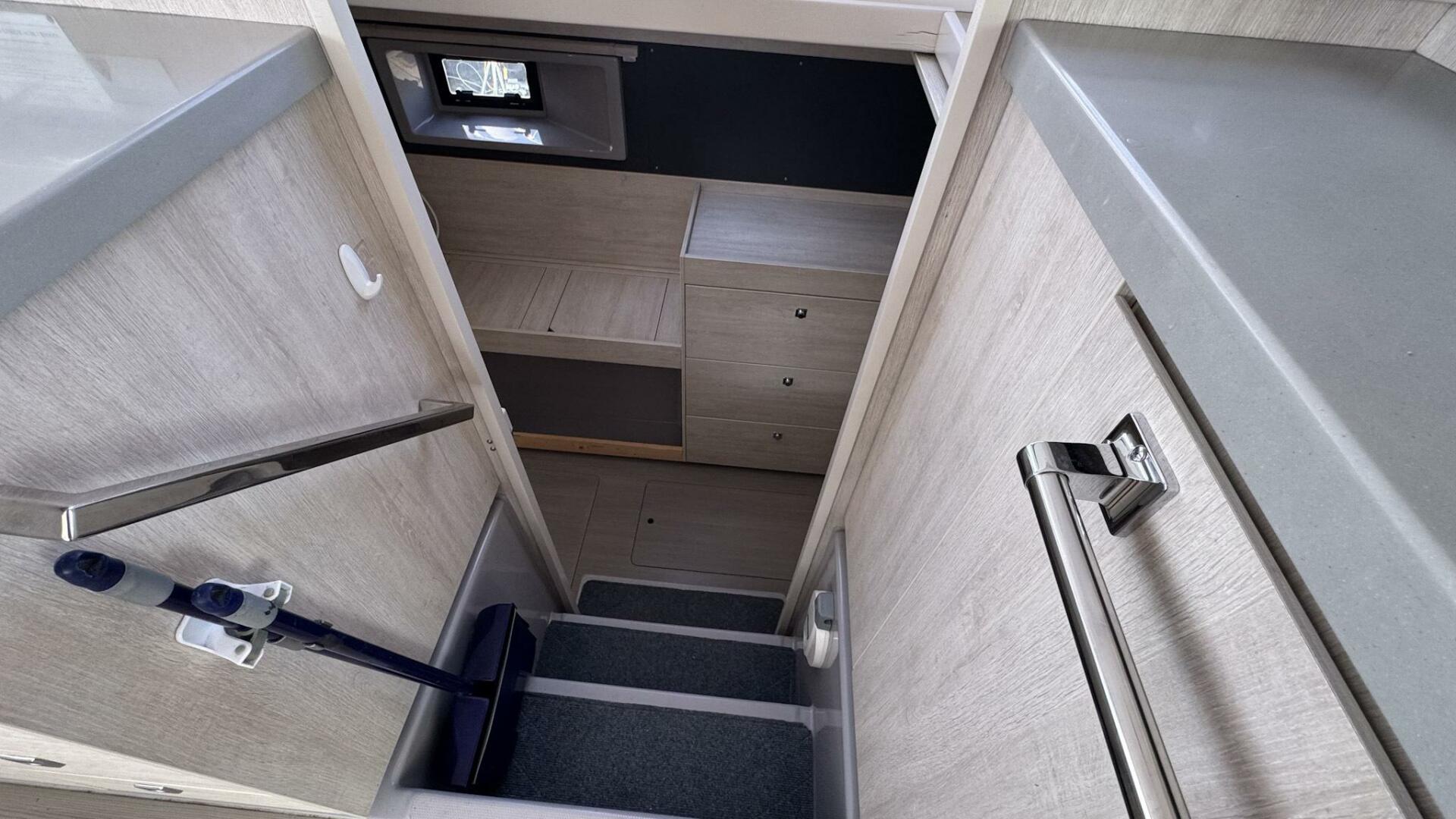 Leopard-43 Powercat 2018-Frida Cat St. Augustine-Florida-United States-2018 Leopard Power Cat Starboard Side Companionway-5476096 | Thumbnail