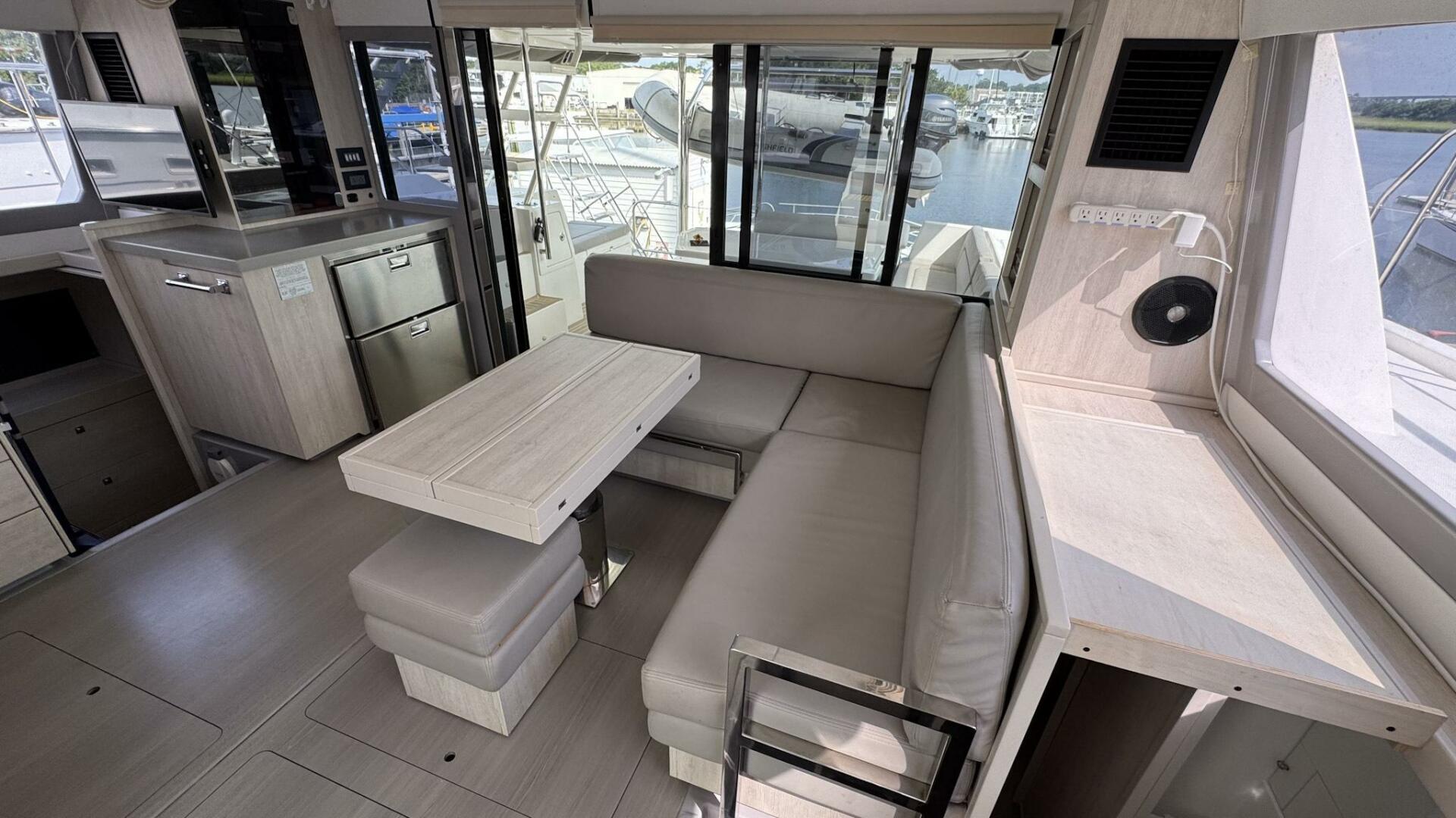 Leopard-43 Powercat 2018-Frida Cat St. Augustine-Florida-United States-2018 Leopard Power Cat Dinette facing aft-5476075 | Thumbnail