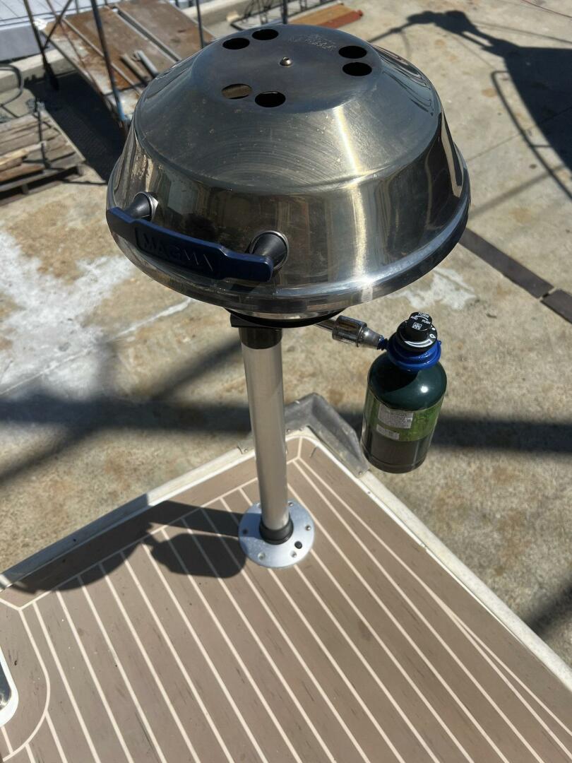 Leopard-43 Powercat 2018-Frida Cat St. Augustine-Florida-United States-2018 Leopard Power Cat Stern Grill Covered-5476141 | Thumbnail