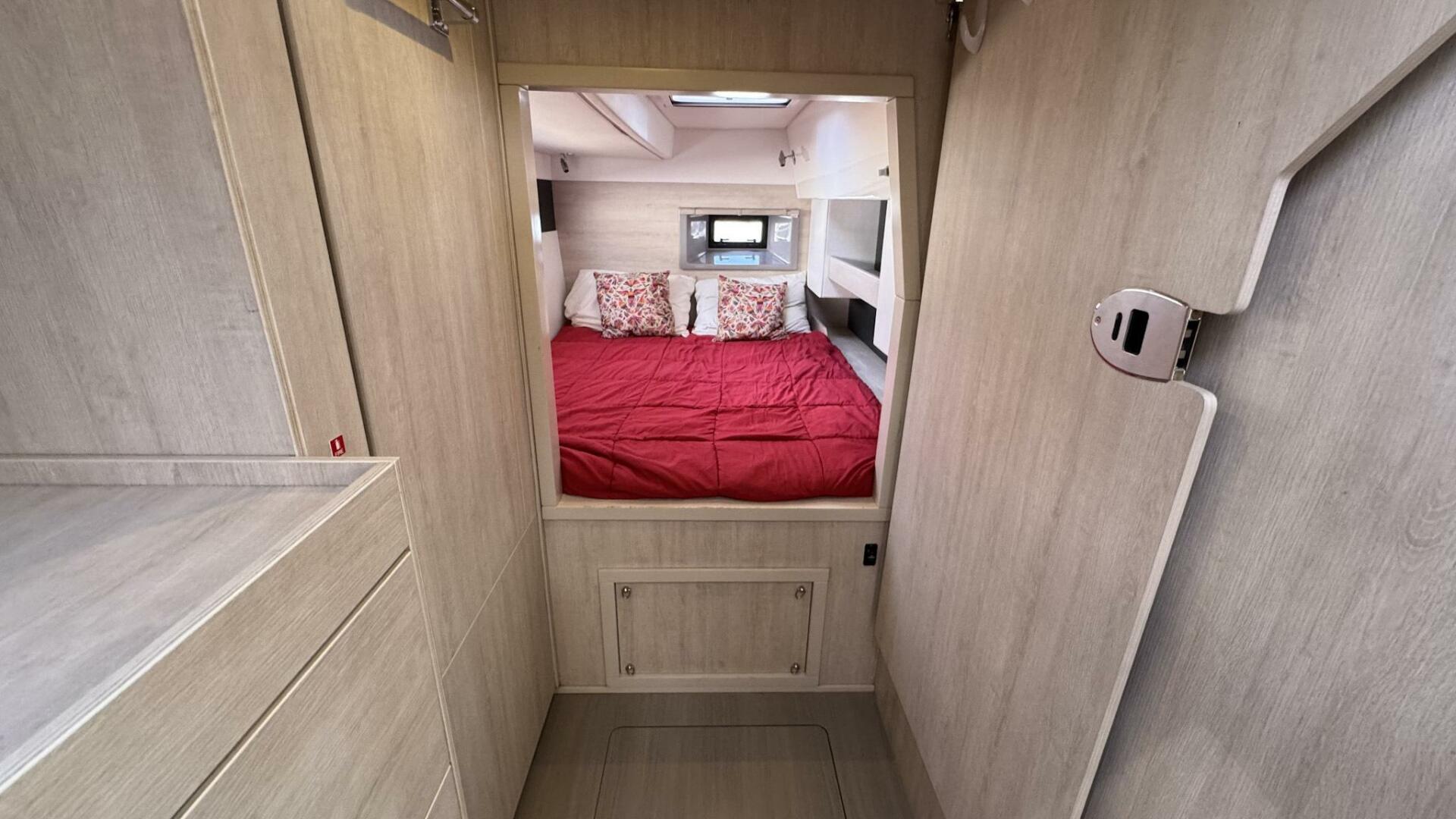 Leopard-43 Powercat 2018-Frida Cat St. Augustine-Florida-United States-2018 Leopard Power Cat Starboard Side Aft Primary Stateroom-5476098 | Thumbnail