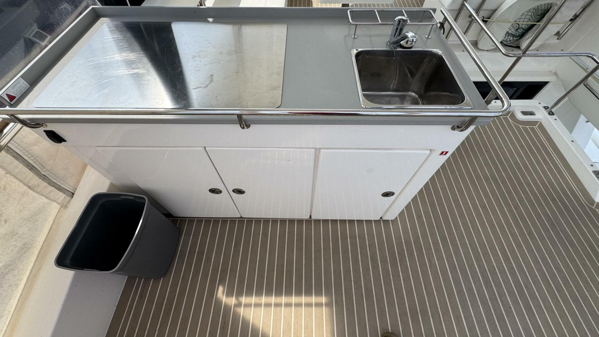 Leopard-43 Powercat 2018-Frida Cat St. Augustine-Florida-United States-2018 Leopard Power Cat Flybridge Refreshment Center-5476120 | Thumbnail