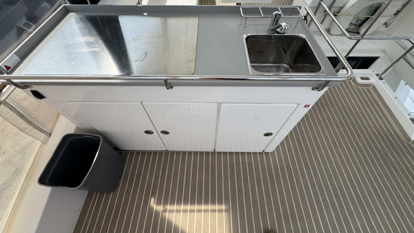 Leopard-43 Powercat 2018-Frida Cat St. Augustine-Florida-United States-2018 Leopard Power Cat Flybridge Refreshment Center-5476120