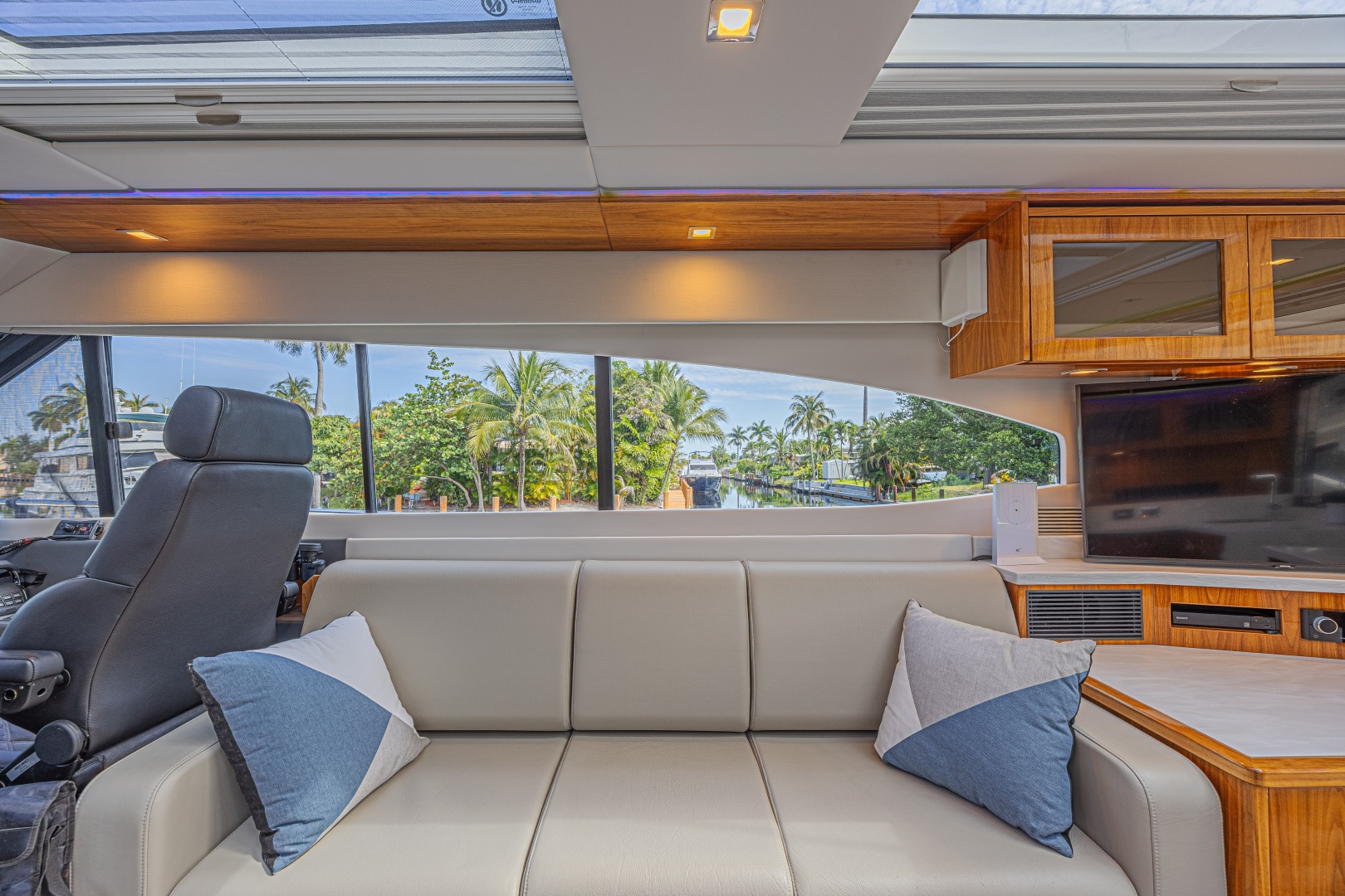 Riviera-6000 Motor Yacht 2021 -Marathon-Florida-United States-6073738 | Thumbnail