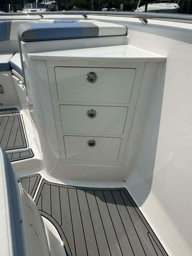 Robalo-R360 2023 -Fair Haven-Michigan-United States-5477465 | Thumbnail