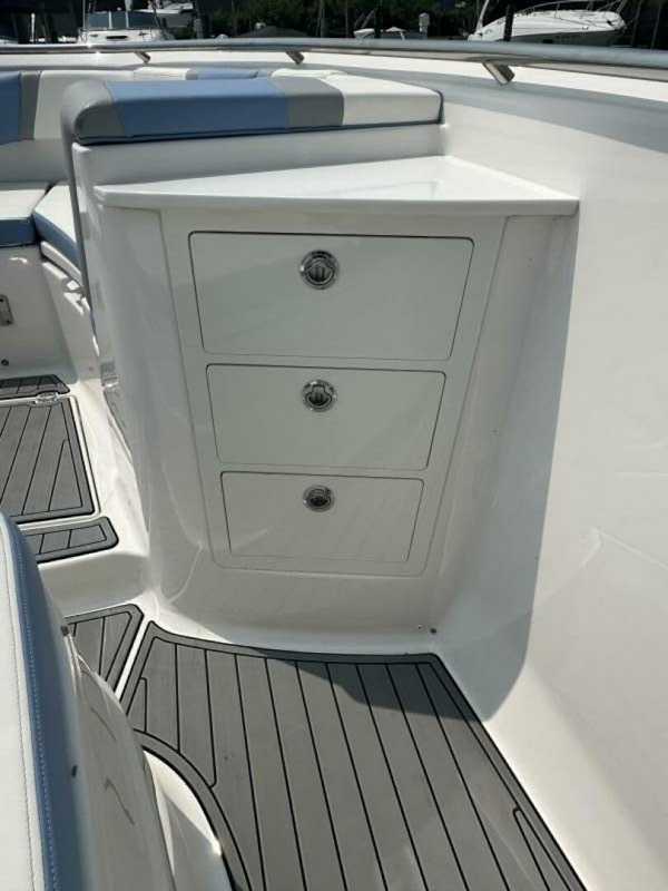 Robalo-R360 2023 -Fair Haven-Michigan-United States-5477465