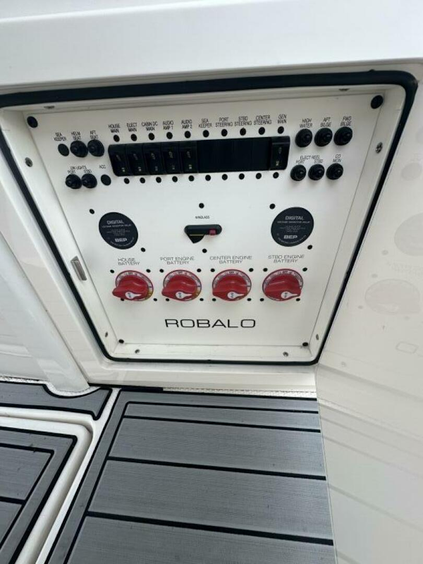 Robalo-R360 2023 -Fair Haven-Michigan-United States-5477469