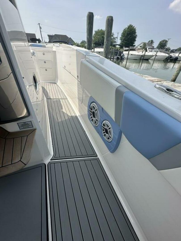 Robalo-R360 2023 -Fair Haven-Michigan-United States-5477468