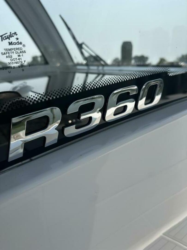 Robalo-R360 2023 -Fair Haven-Michigan-United States-5477463
