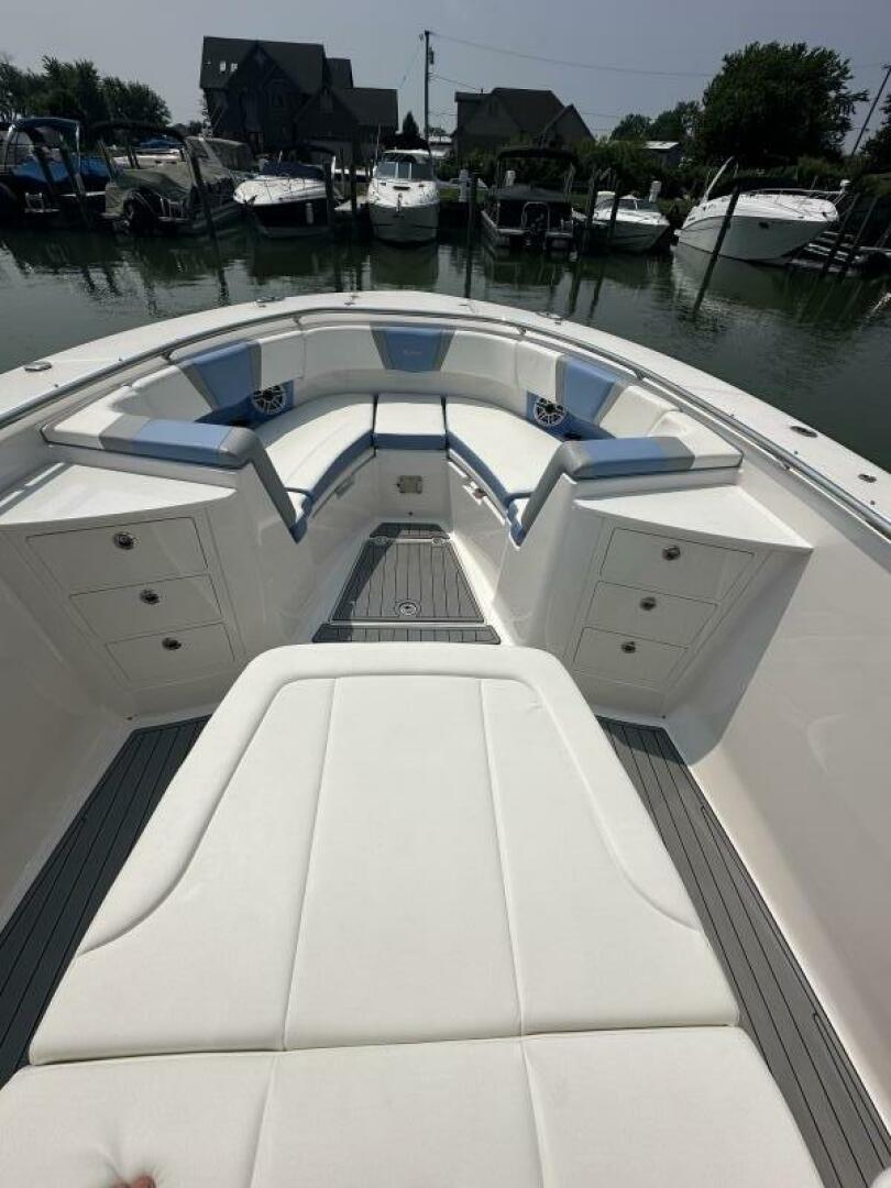 Robalo-R360 2023 -Fair Haven-Michigan-United States-5477466 | Thumbnail