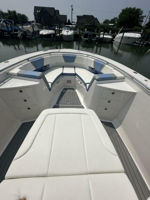 Robalo-R360 2023 -Fair Haven-Michigan-United States-5477466