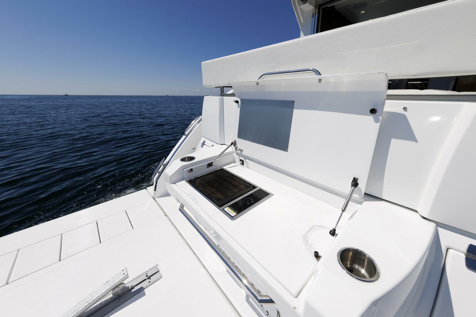 Cruisers Yachts 2021-Wicked Nauti Danvers-Massachusetts-United States-Transom   Grill Station-5482713 | Thumbnail