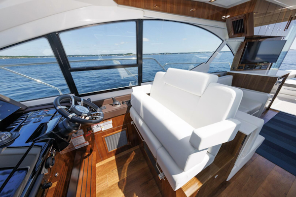 Cruisers Yachts 2021-Wicked Nauti Danvers-Massachusetts-United States-Helm Seat-5482698
